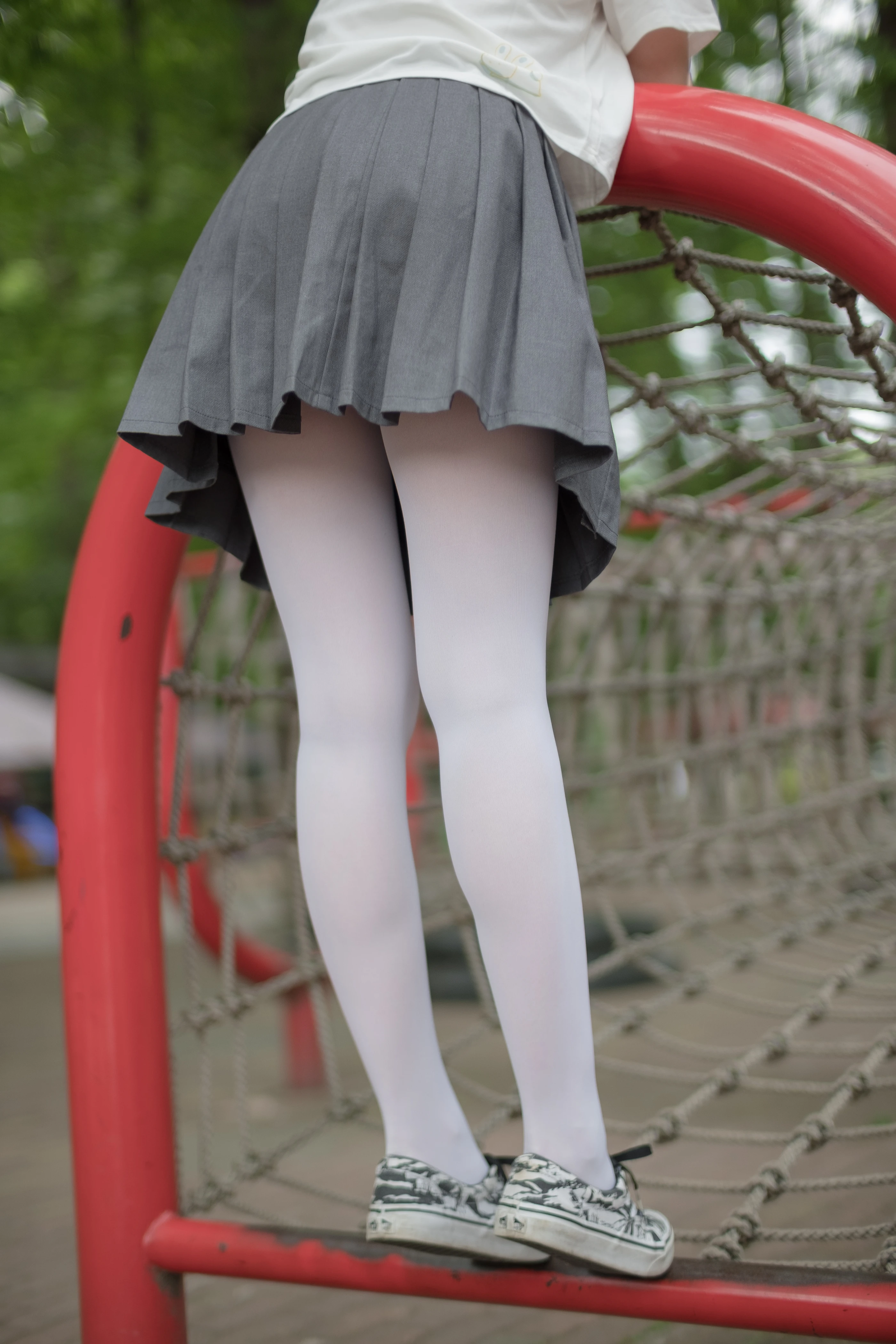 森萝财团 [R15-014] 白丝妹妹游园 [99P]插图